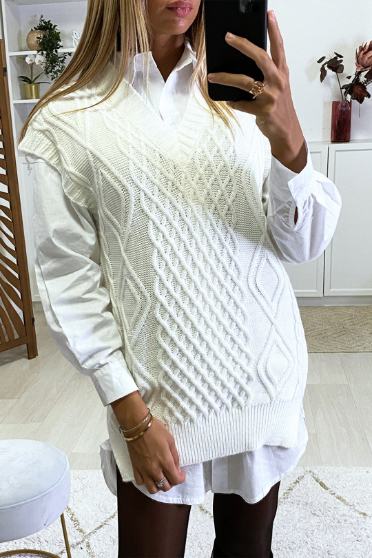 White sleeveless V-neck sweater with side slits - 2