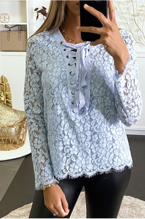 Blouse bleu doublé en dentelle et jolie attache avec ruban - 1