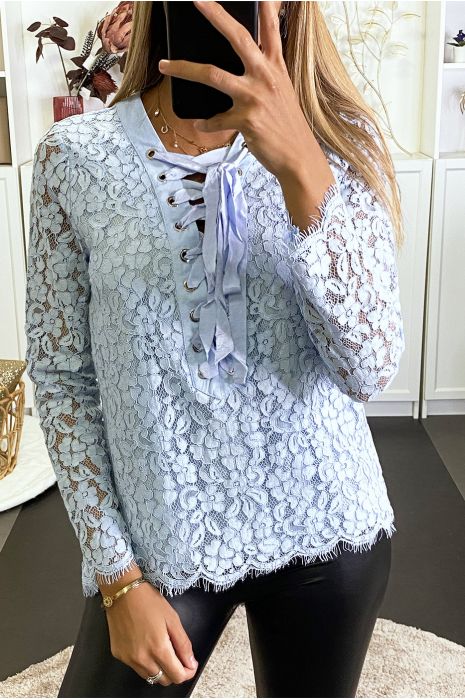 Blouse bleu doublé en dentelle et jolie attache avec ruban - 3