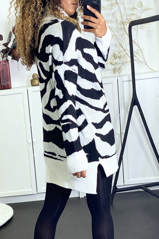 White sweater dress with turtleneck and zebra print - 9