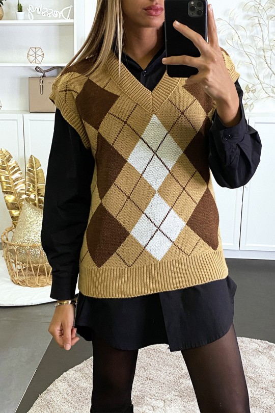 Camel English style sleeveless sweater with diamond pattern. - 1