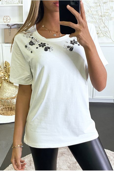 Wit t-shirt met strass steentjes op de kraag genaaid - 1