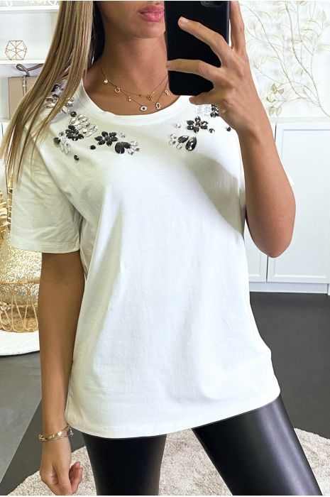 T-shirt blanc à strass en verre cousu sur le col - 3
