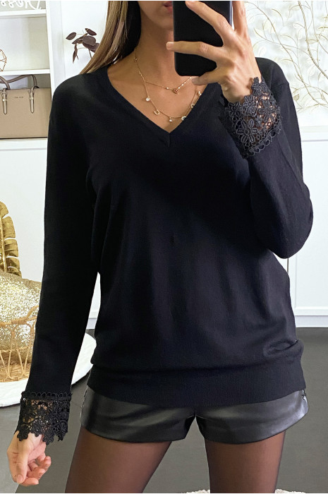Pull noir col V avec dentelle en forme de V au dos - 1