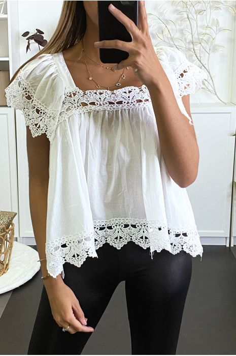 Blouse blanche à col bardot et détail crochet. - 1