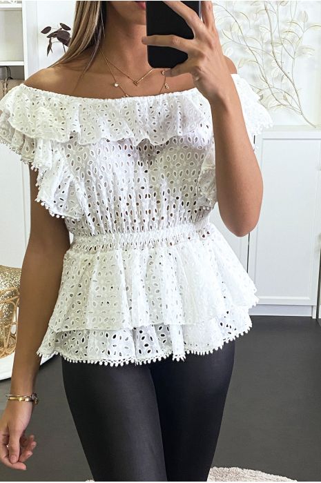 Blouse blanche en dentelle avec trou et volants - 3