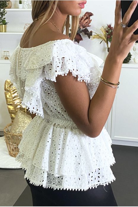 Blouse blanche en dentelle avec trou et volants - 4