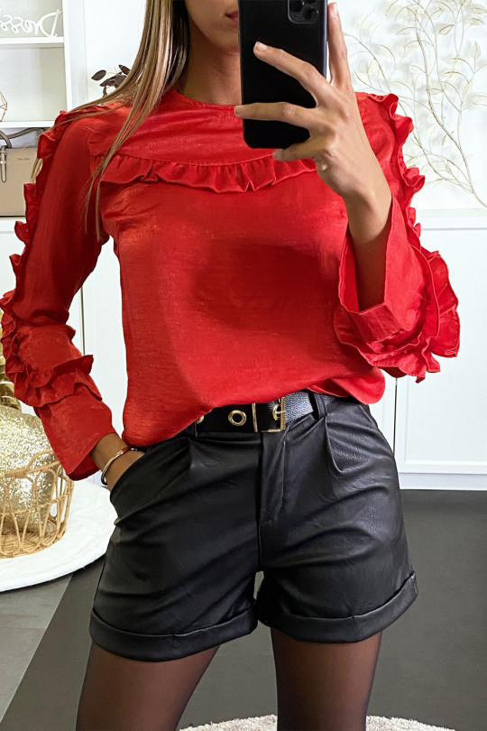 Blouse rouge matière brillante avec froufrou au buste et aux manches Blouse rouge matière brillante avec froufrou au buste et aux manches