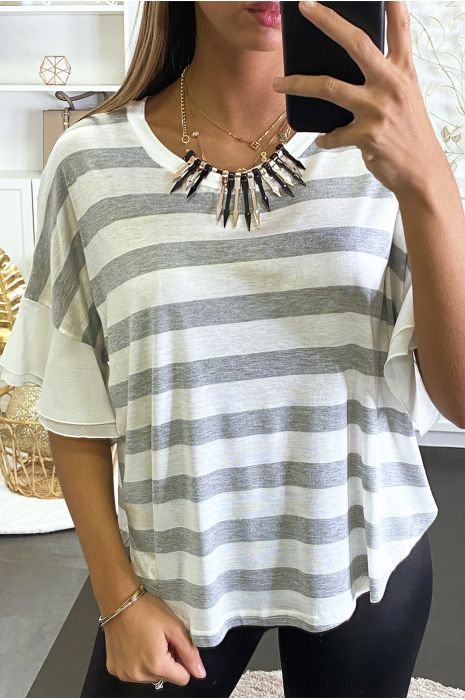 T-shirt oversize gris à rayure, manches en voilage et un collier pic. - 3