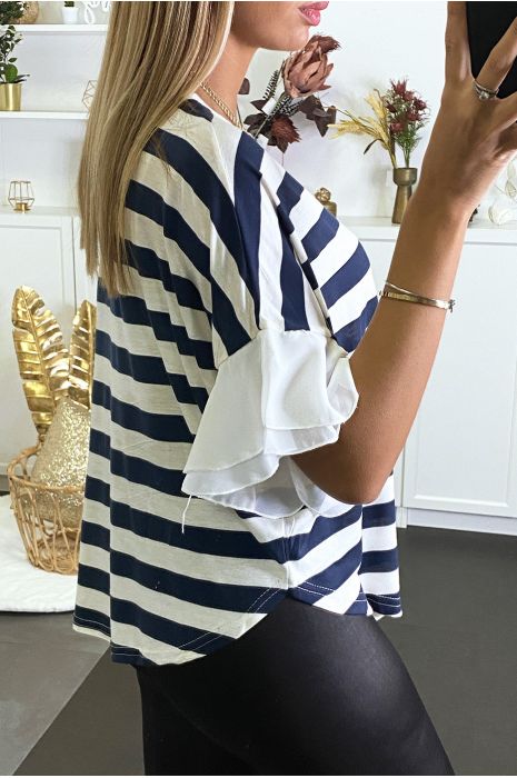 T-shirt oversize marine à rayure, manches en voilage et un collier pic. - 4