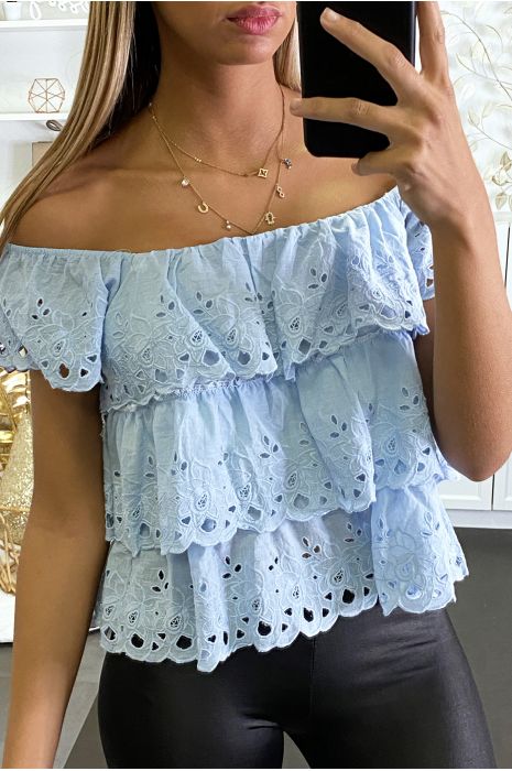 Blouse col bardot turquoise à volants brodés et à trou. - 2