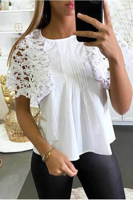 Blouse blanche avec dentelle aux épaules - 1
