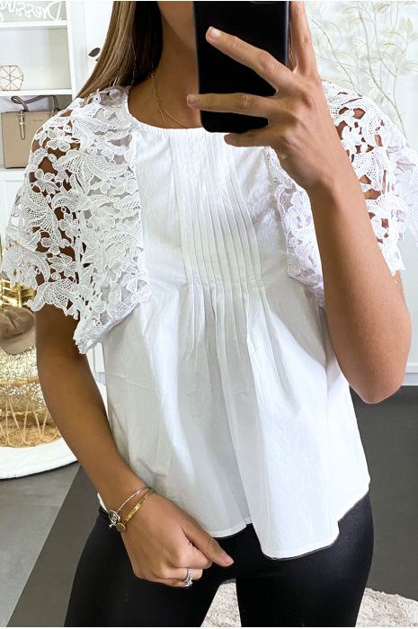 Blouse blanche avec dentelle aux épaules - 2