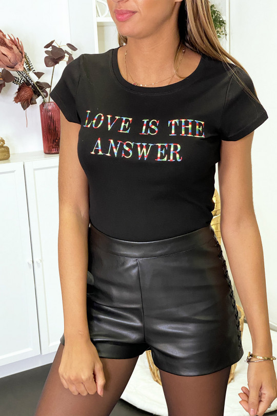 T-shirt noir à inscription "LOVE IS ANSWER"