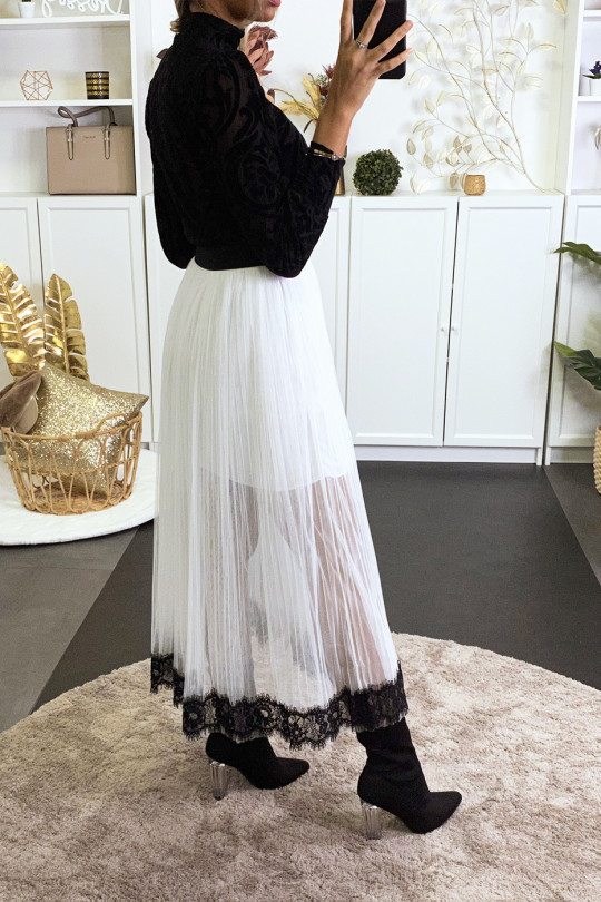 Long white tulle skirt lined with black lace at the bottom - 4