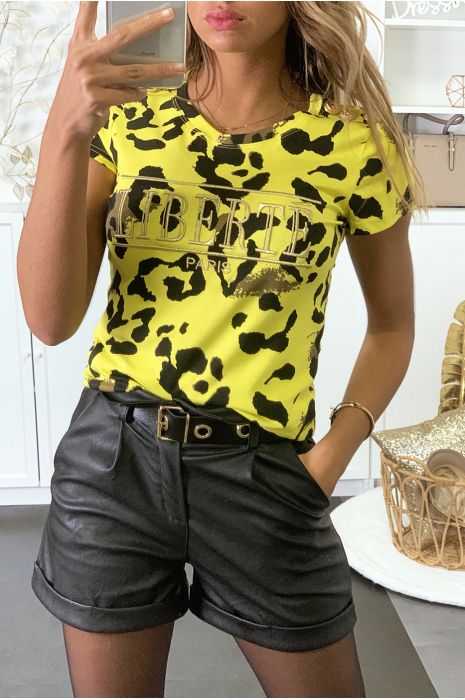 T-shirt motif léopard jaune avec écriture LIBERTE brodé en doré - 2