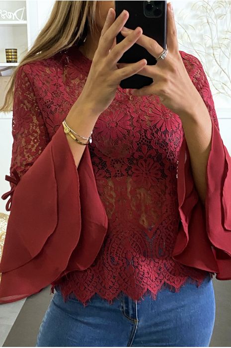 Blouse en dentelle bordeaux avec volant aux manches - 1