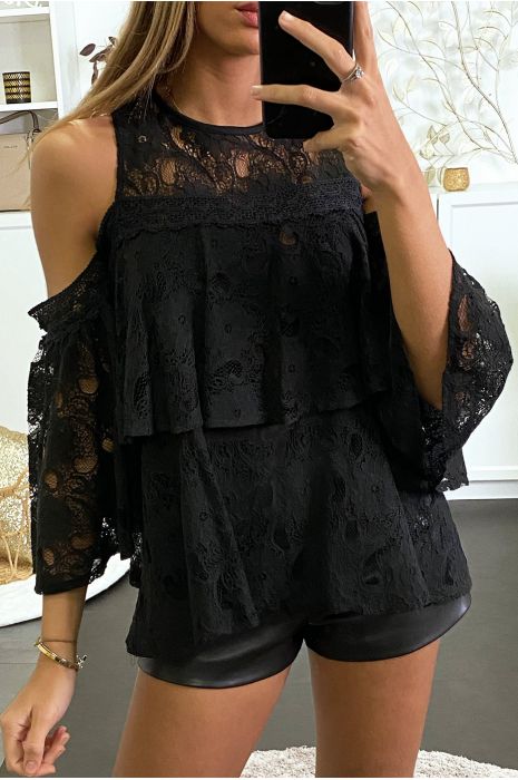 Blouse noir en dentelle à épaules dénudées. - 1