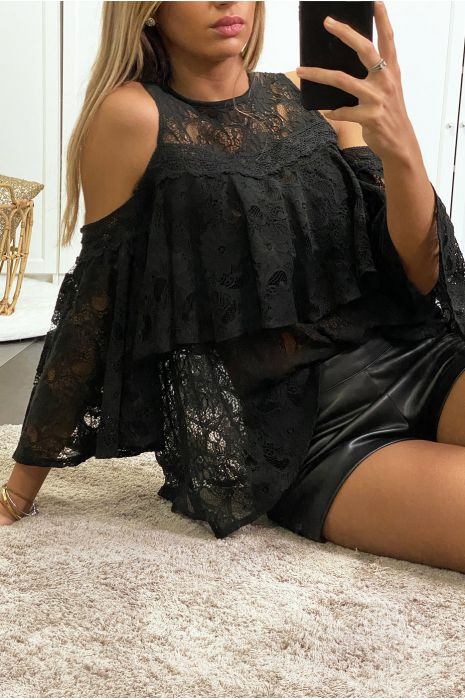 Blouse noir en dentelle à épaules dénudées. - 3