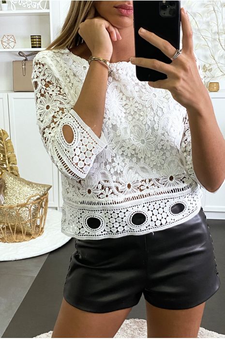Top blanc doublé à crochet , dessous plus court. - 2