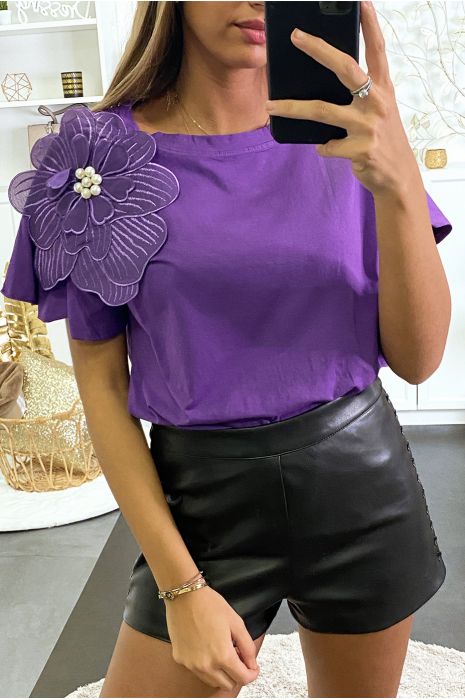 T-shirt lila avec accessoire fleur perlé sur le côté - 2