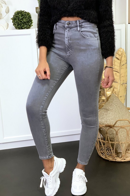 Jeans gris en taille haute très extensible avec poches