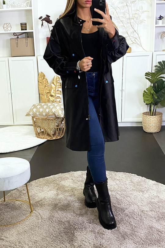 Longue veste noir effet brillant avec boutons et couture coloré - 2