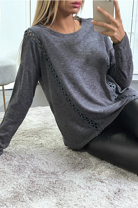 Pull anthracite chiné à broderie sur les côtés. - 3