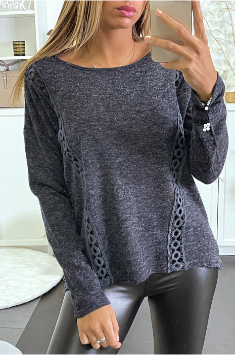 Pull marine chiné à broderie sur les côtés. - 3