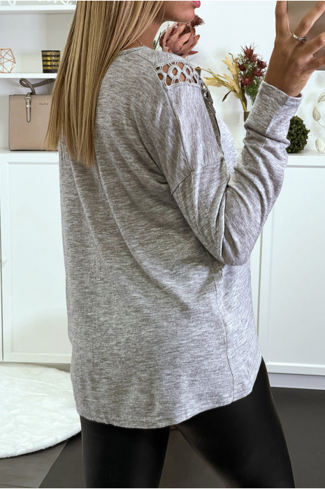 Pull gris chiné à broderie sur les côtés. - 4