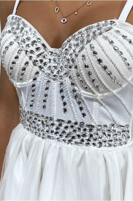 Robe patineuse blanche ornée de strass avec tulle évasé - 4