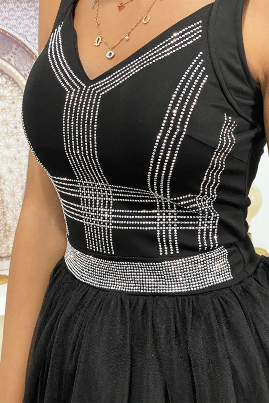 Zwarte jurk met strass steentjes en uitlopende tule - 9