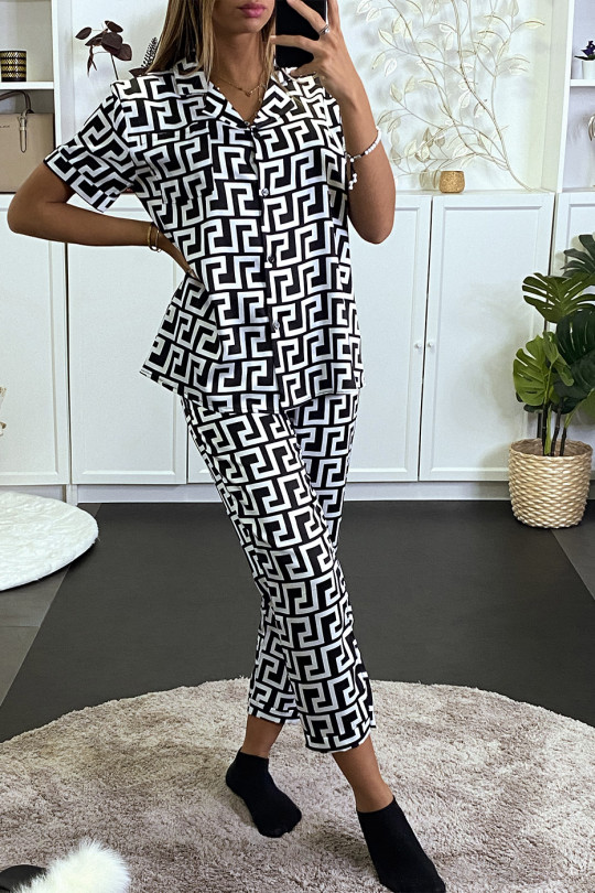 White short sleeve pajamas set and black maze pattern pants - 5