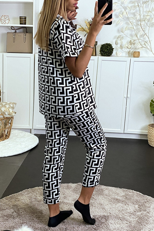 White short sleeve pajamas set and black maze pattern pants - 6