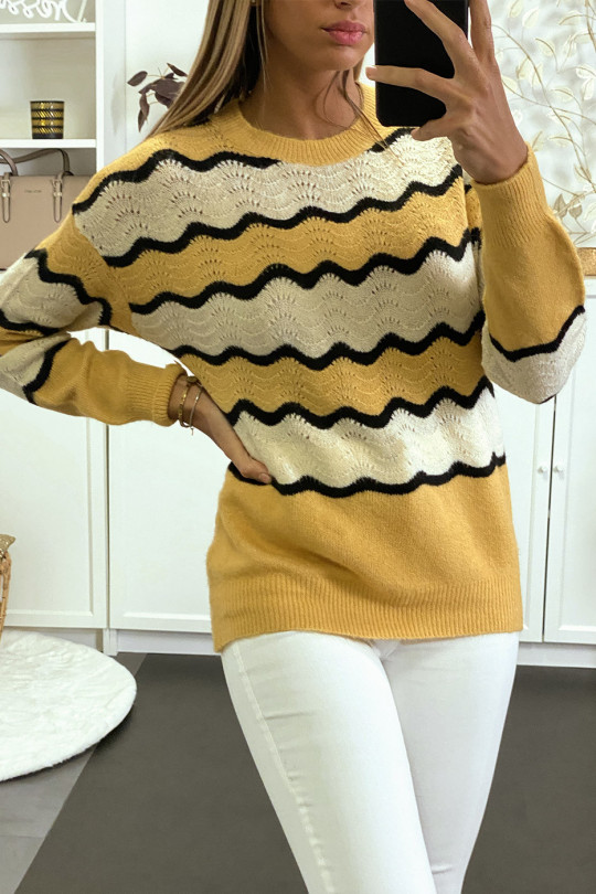 Pull moutarde à vague beige et noir effet duveteux. - 5 Pull moutarde à vague beige et noir effet duveteux. - 5