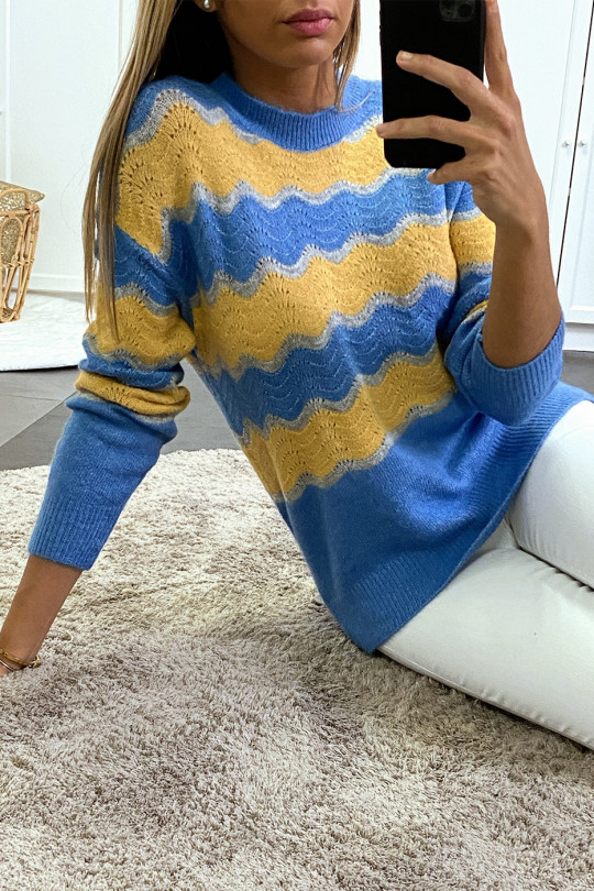 Blauwe sweater met mosterdgolf en grijs fluffy effect. - 4