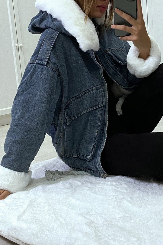 Veste en jean bleue à fausse fourrure blanche et capuche - 5
