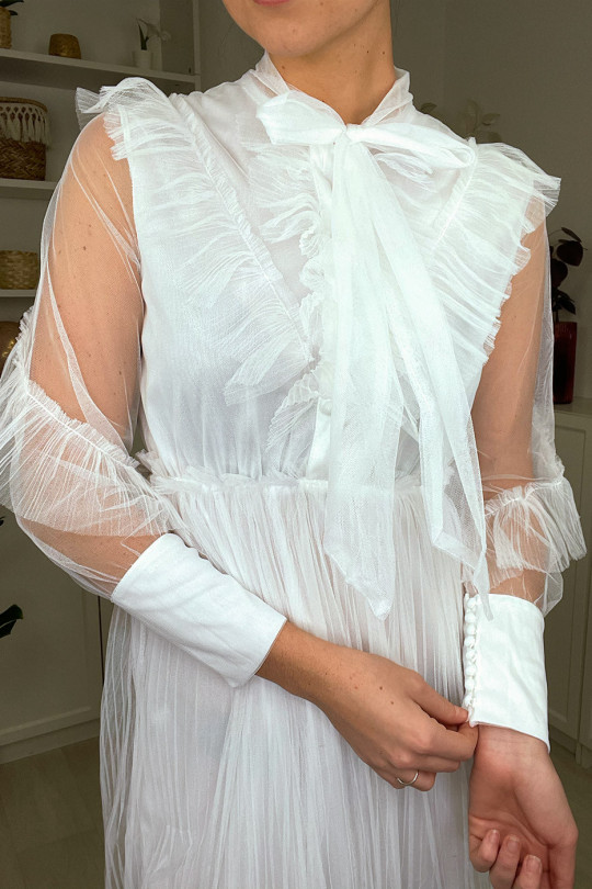 Lange witte jurk van gevoerde en geplooide tule - 4