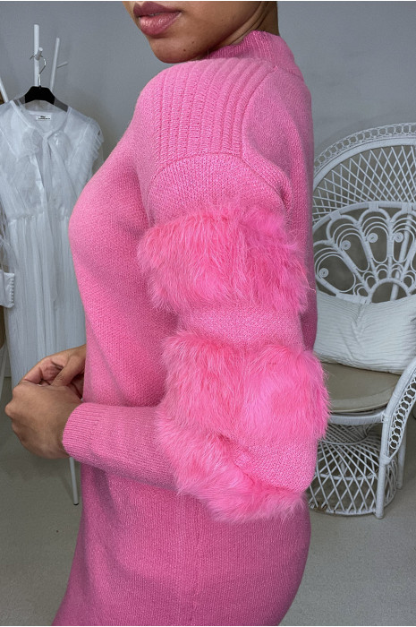 Robe pull fuchsia avec fourrure synthétique aux manches - 1