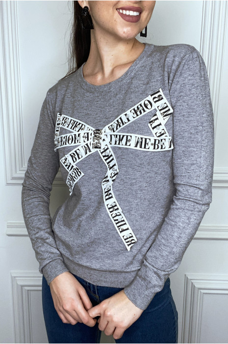 Grijze sweater met schouderpas en strass steentjes - 4