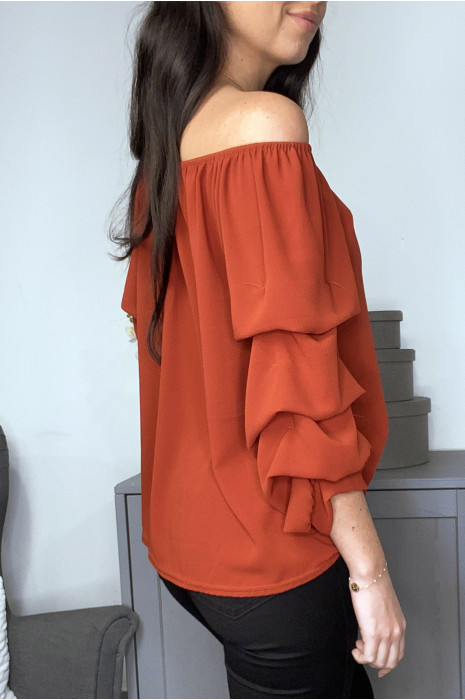 Blouse froncée cognac à col bateau avec collier - 1