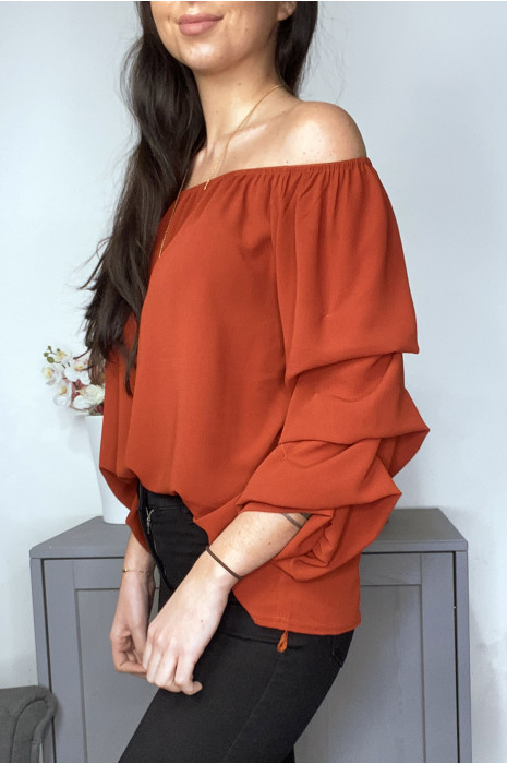 Blouse froncée cognac à col bateau avec collier - 3