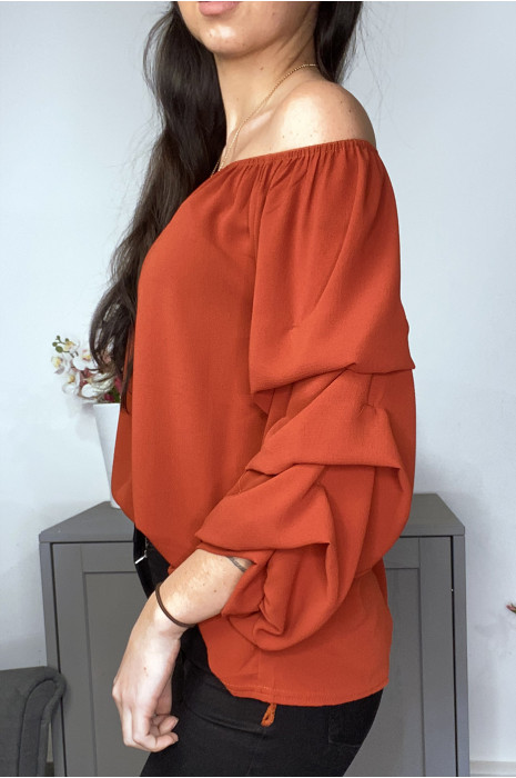 Blouse froncée cognac à col bateau avec collier - 4