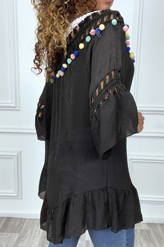 Robe tunique noir avec dentelle et pompon au col et aux manches