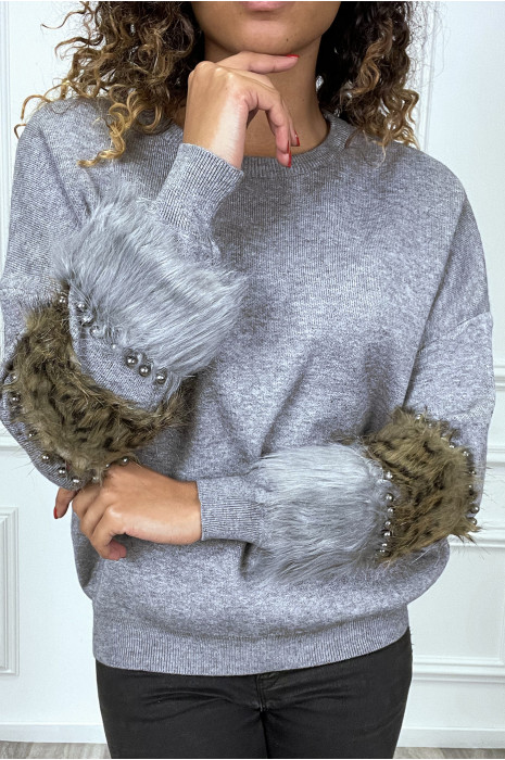 Pull gris avec fourrure synthétique aux manches - 1