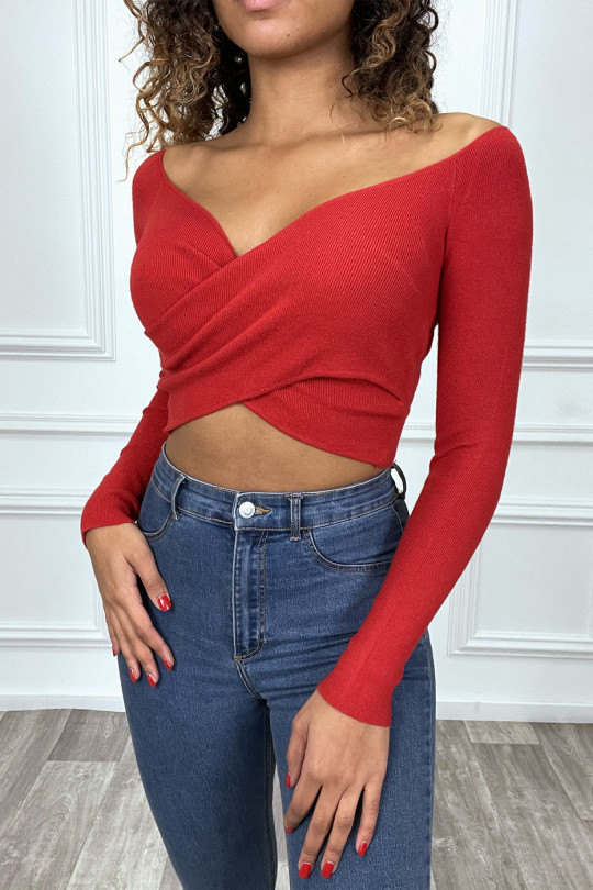 Pull cache coeur rouge en maille extensible