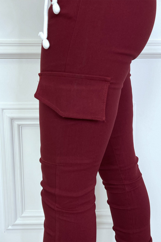 Pantalon cargo avec poches et cordon à la taille