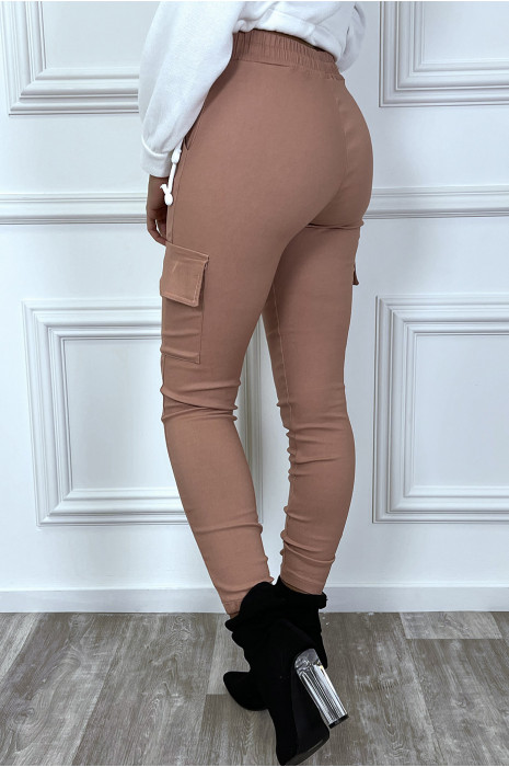 Pantalon cargo rose avec poches et cordon à la taille - 5