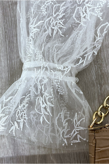 White blouse in tulle and lace with ruffle strawberry collar - 7