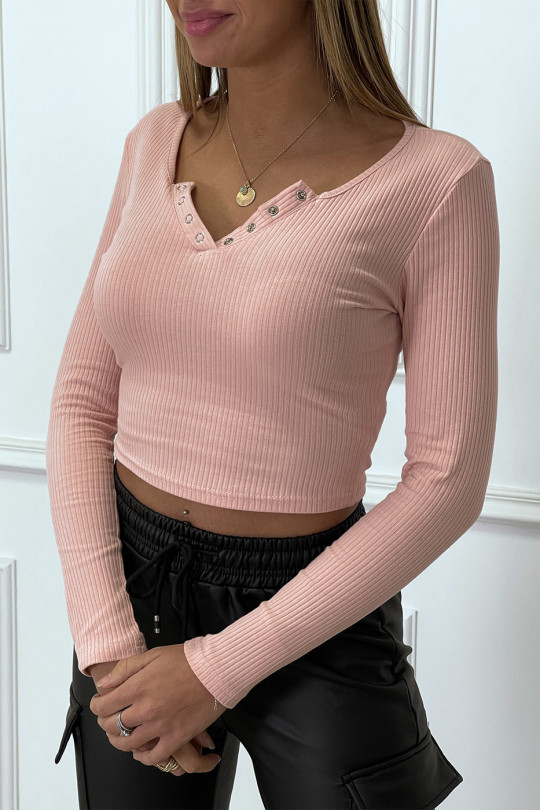 Powder pink ribbed v-neck crop top with fancy snap - 6